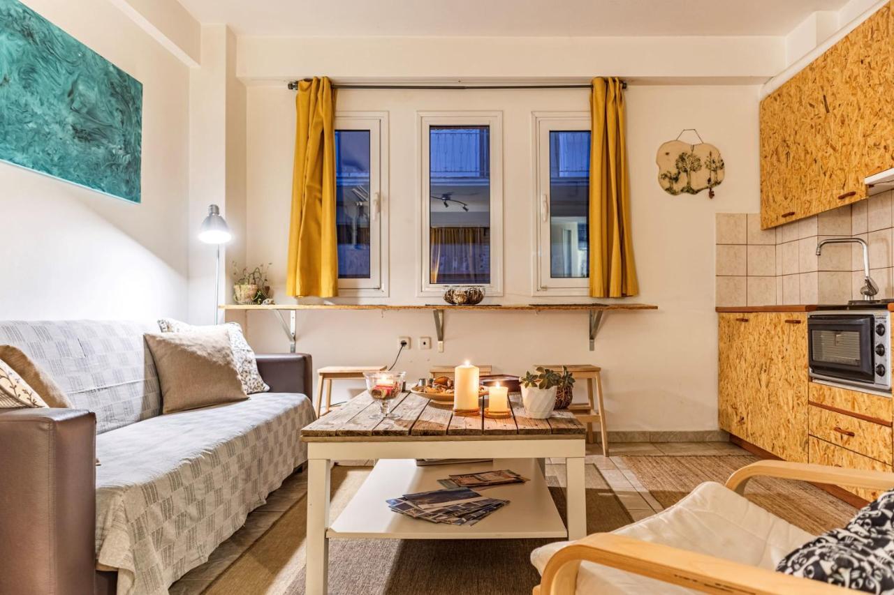 Downtown Central Suite With Private Parking カラマタ エクステリア 写真