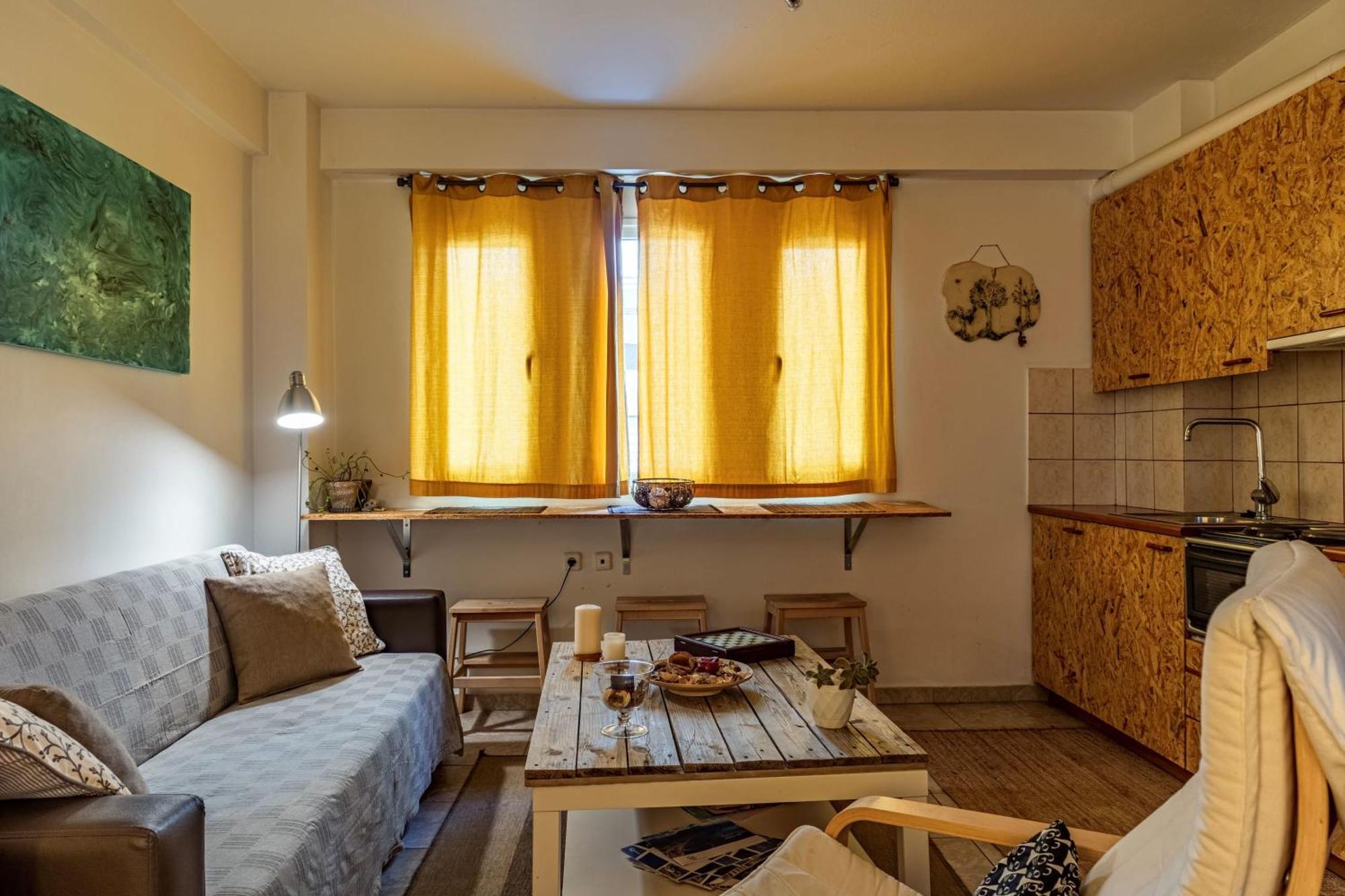 Downtown Central Suite With Private Parking カラマタ エクステリア 写真